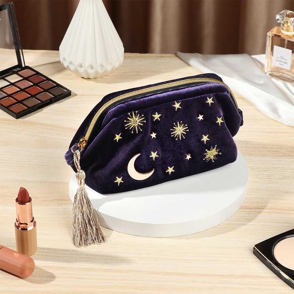 حقيبة مستحضرات التجميل المخملي - مراجعة Ysl Beauty Makeup Bag وسعره