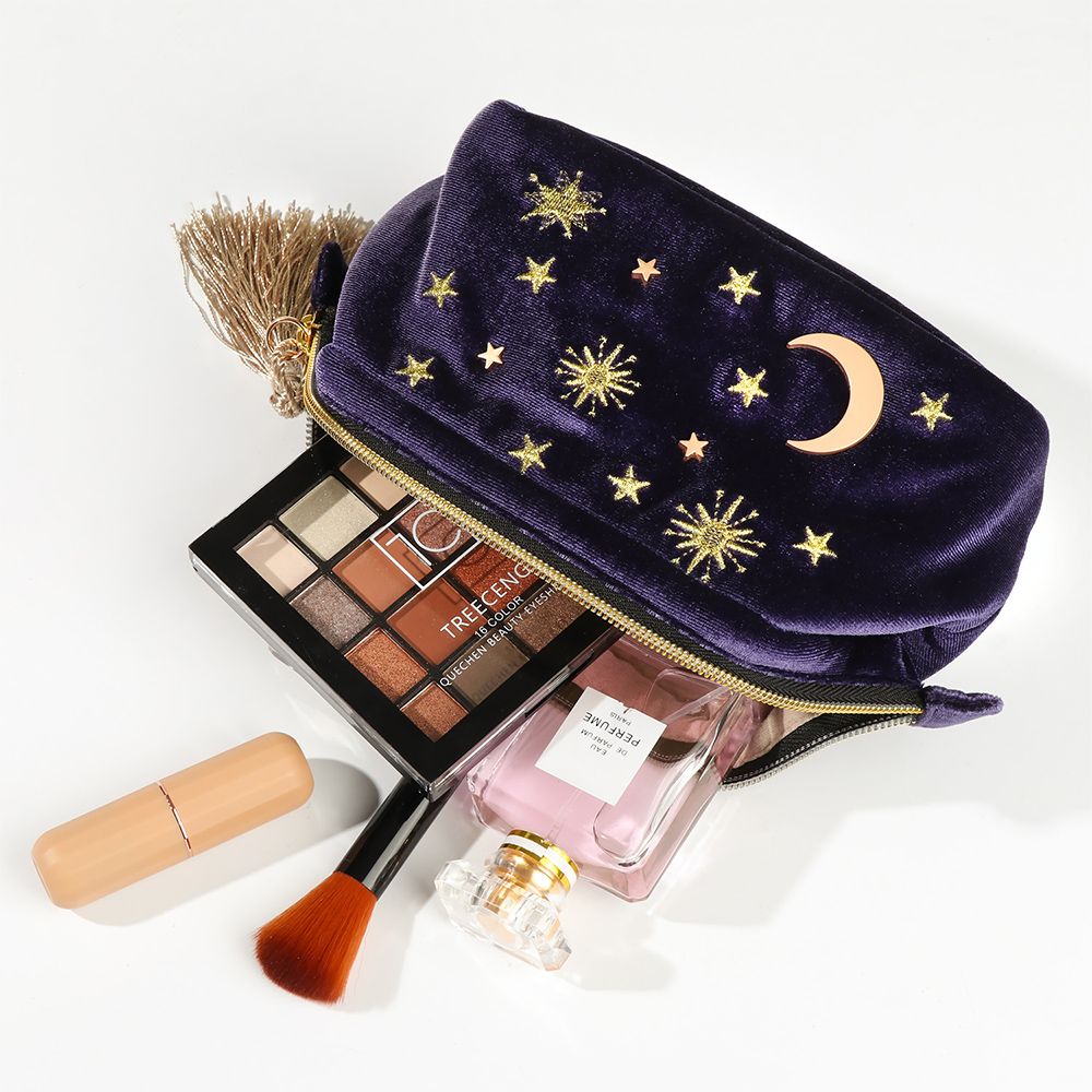 حقيبة مستحضرات التجميل المخملي - مراجعة Ysl Beauty Makeup Bag وسعره