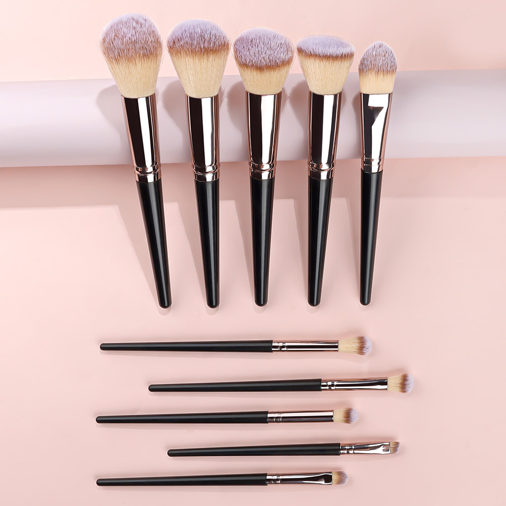 مجموعة فرش مكياج احترافية مكون - مراجعة Huda Beauty Makeup Brush Set وسعره