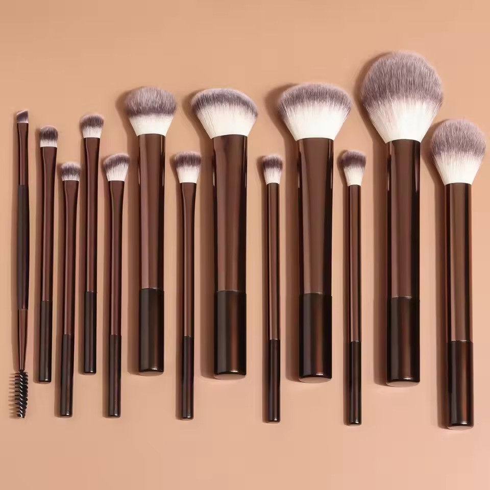 طقم فرش مكياج 13 قطعة: فرشاة ك - مراجعة Huda Beauty Makeup Brush Set وسعره