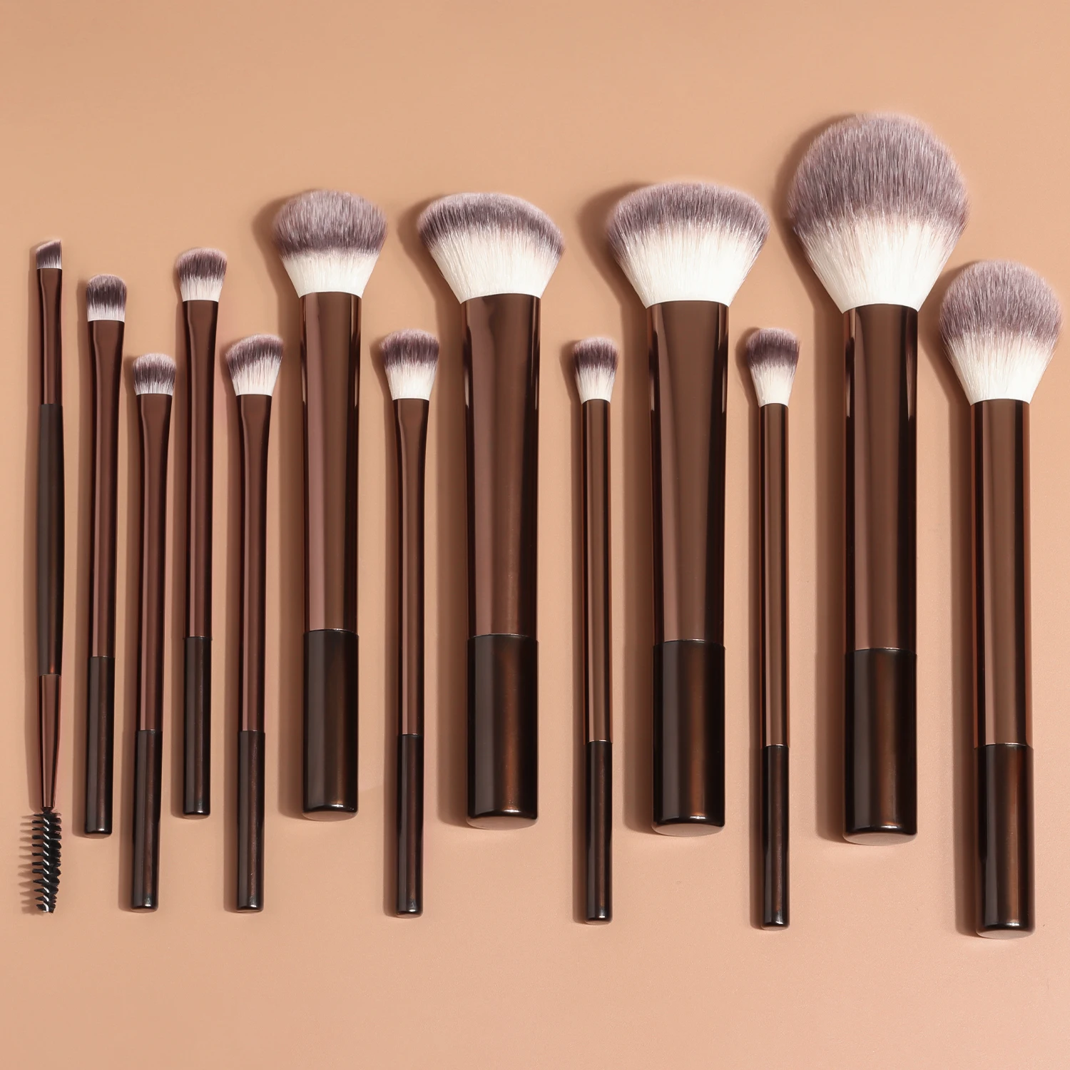 طقم فرش مكياج 13 قطعة: فرشاة ك - مراجعة Huda Beauty Makeup Brush Set وسعره