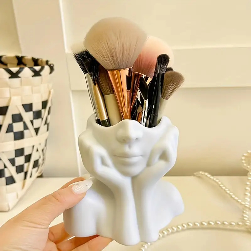 حامل فرشاة مكياج على شكل وجه - - مراجعة Beauty Queen Makeup وسعره